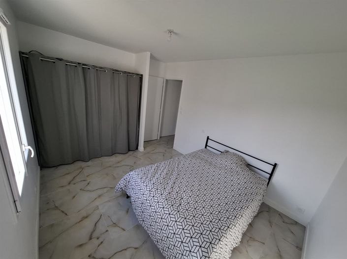 Image No.11-3 Bed House for sale