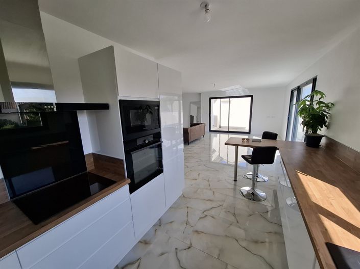 Image No.6-3 Bed House for sale