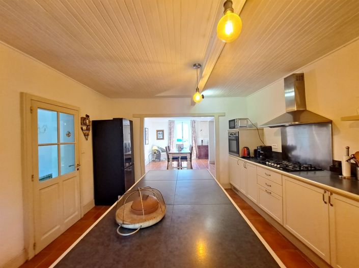 Image No.10-3 Bed House for sale