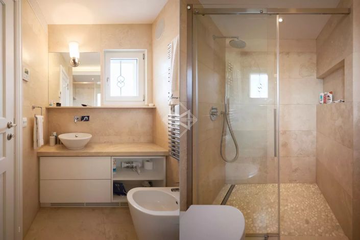 Image No.15-7 Bed House for sale