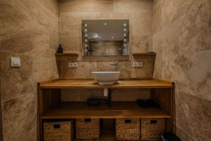 Image No.10-6 Bed House for sale