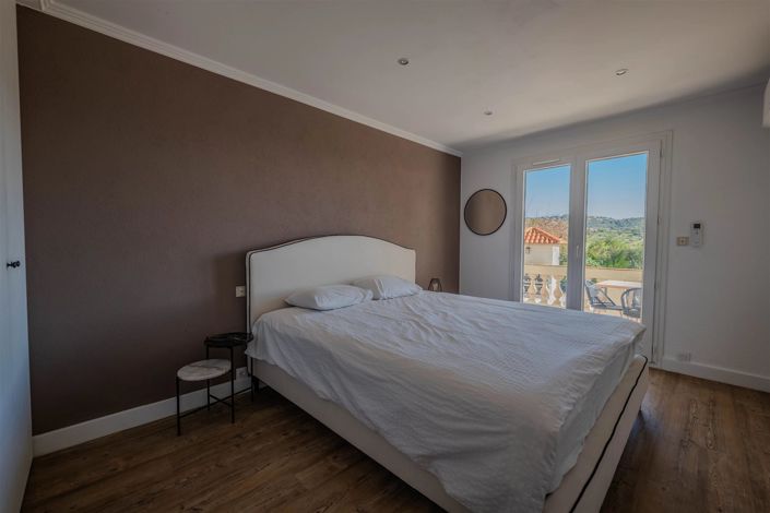 Image No.12-6 Bed House for sale