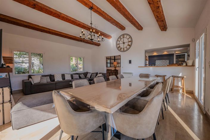 Image No.8-6 Bed House for sale