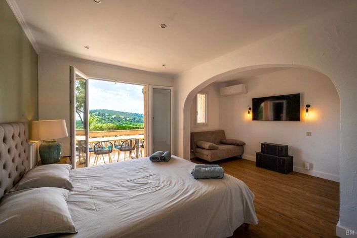 Image No.9-6 Bed House for sale