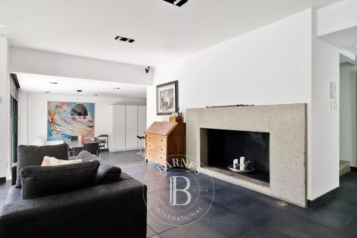 Image No.11-5 Bed House for sale