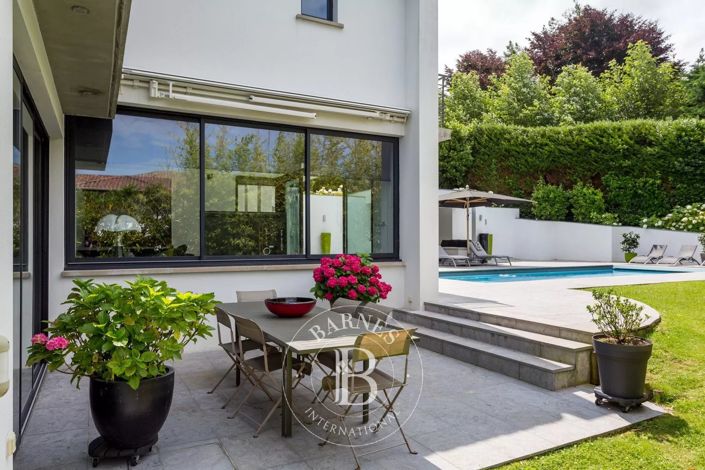 Image No.12-5 Bed House for sale