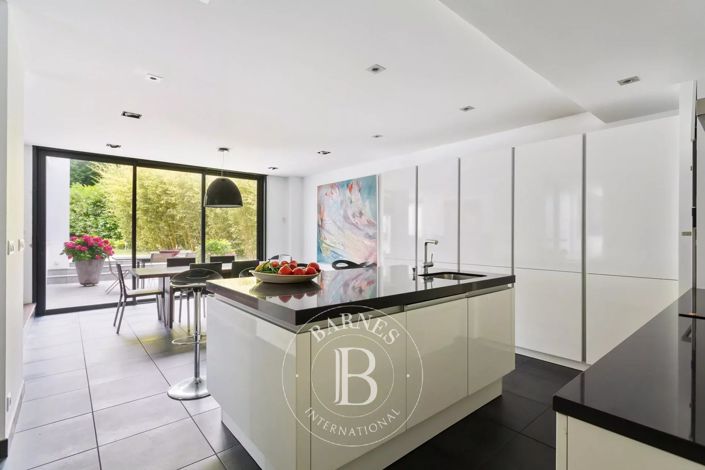 Image No.13-5 Bed House for sale