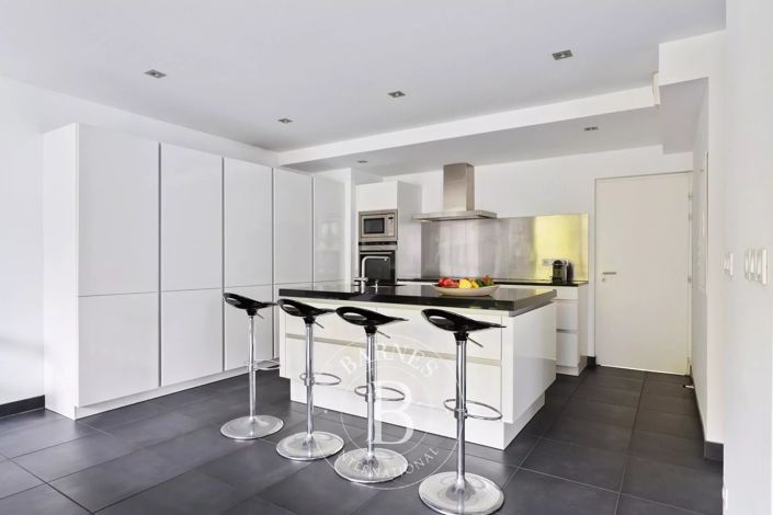 Image No.14-5 Bed House for sale