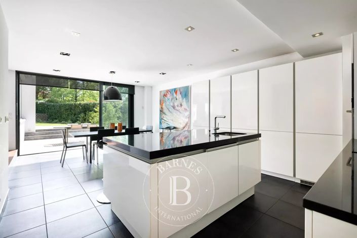 Image No.14-5 Bed House for sale