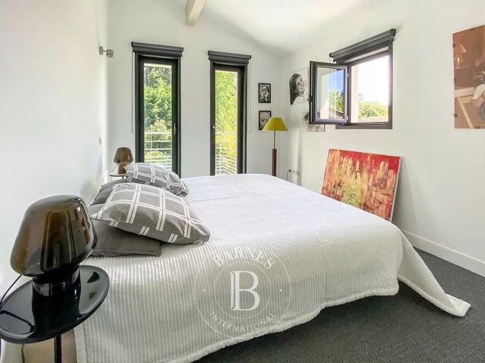 Image No.15-5 Bed House for sale