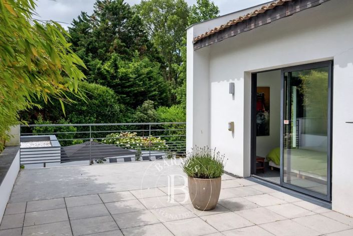 Image No.16-5 Bed House for sale