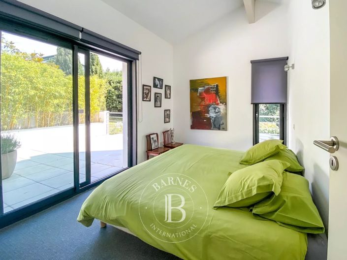 Image No.17-5 Bed House for sale