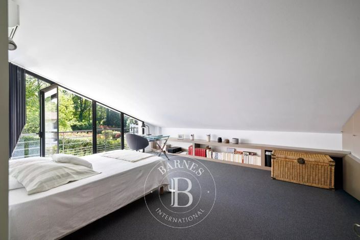 Image No.18-5 Bed House for sale