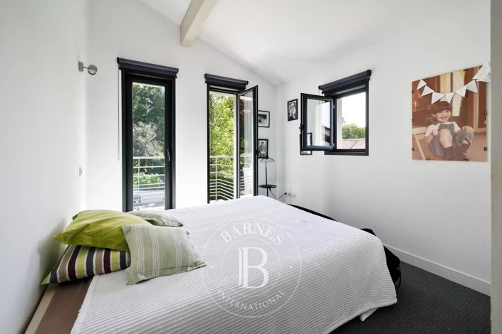 Image No.19-5 Bed House for sale