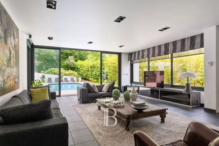 Image No.2-5 Bed House for sale