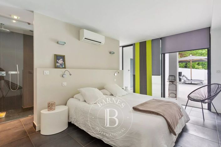 Image No.20-5 Bed House for sale