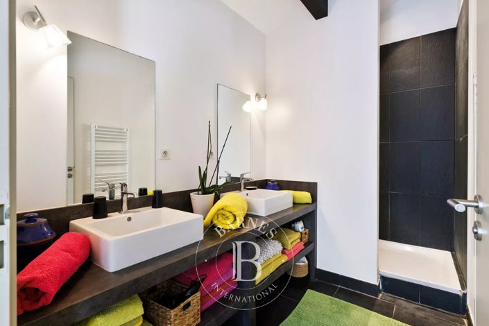 Image No.20-5 Bed House for sale