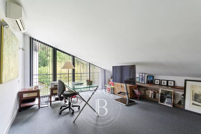 Image No.21-5 Bed House for sale