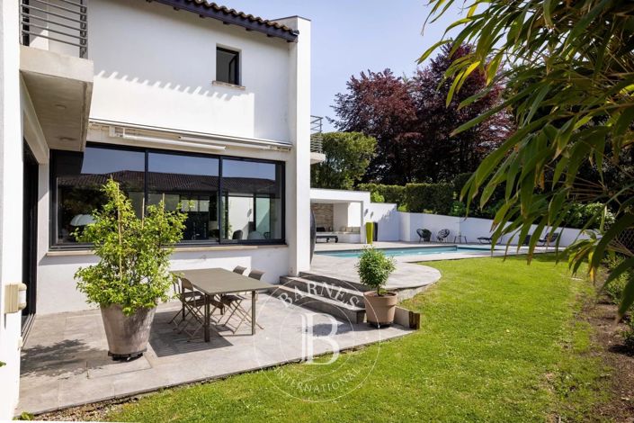 Image No.3-5 Bed House for sale
