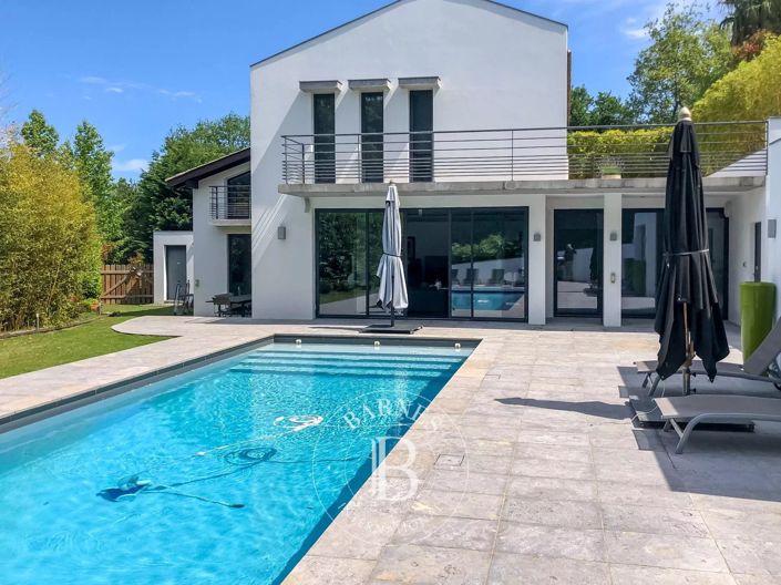 Image No.6-5 Bed House for sale