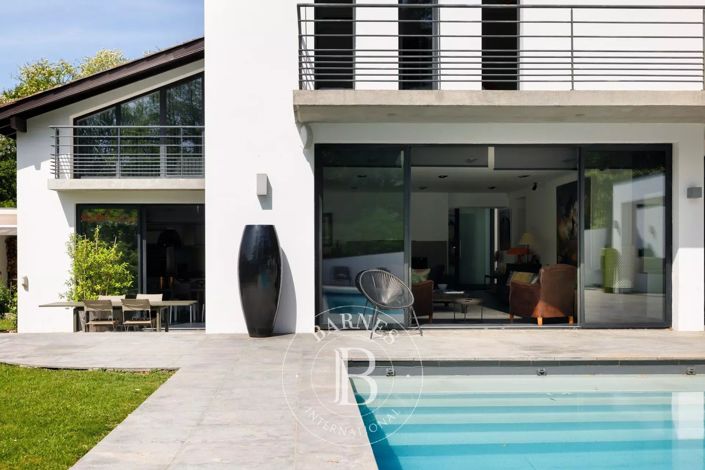 Image No.6-5 Bed House for sale
