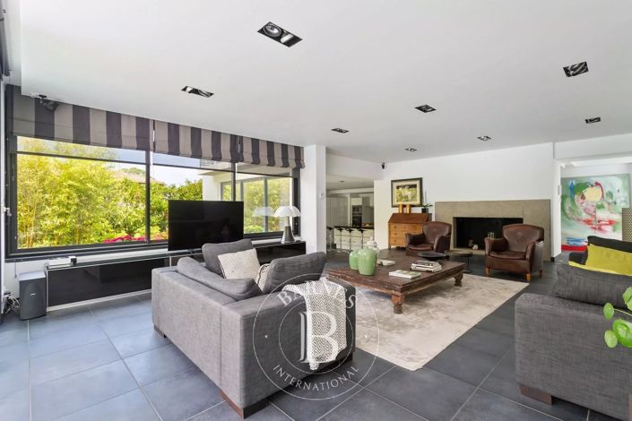 Image No.7-5 Bed House for sale