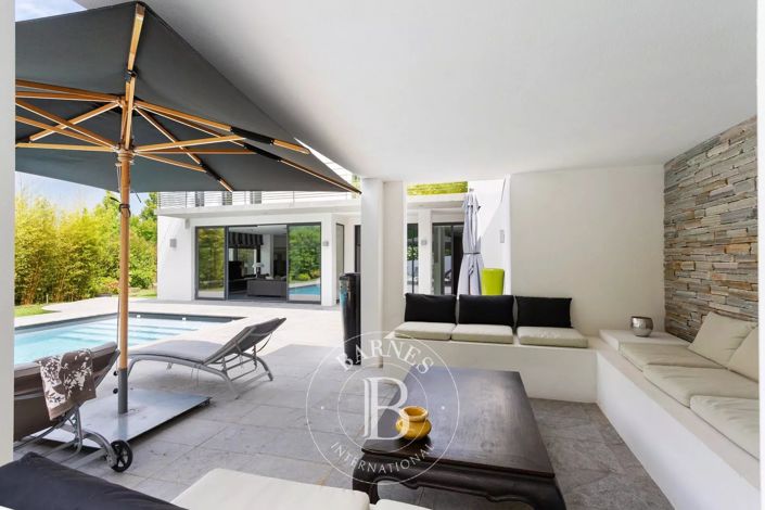 Image No.9-5 Bed House for sale