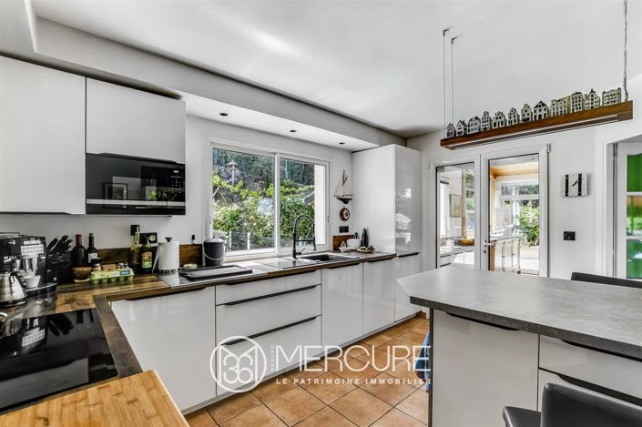 Image No.6-4 Bed House for sale