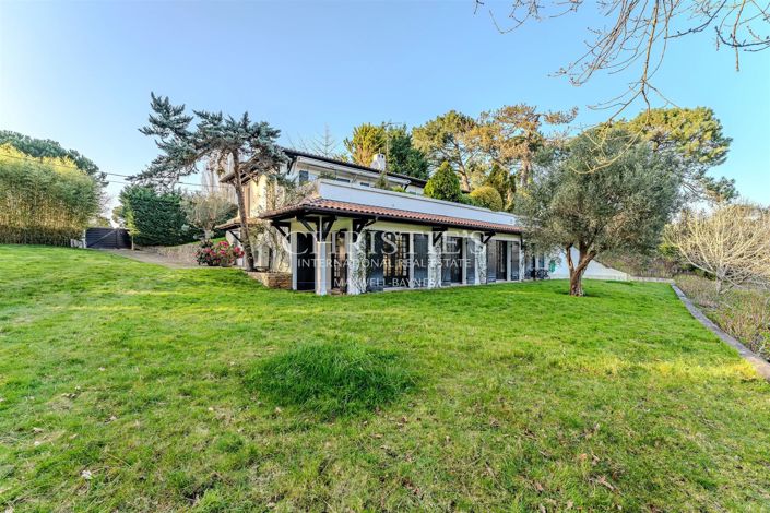 Image No.2-6 Bed House for sale