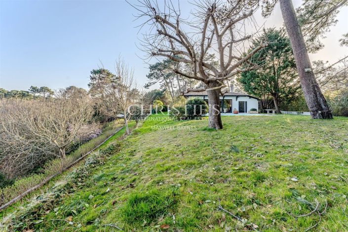 Image No.9-6 Bed House for sale