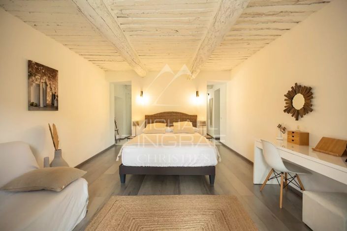 Image No.7-6 Bed House for sale