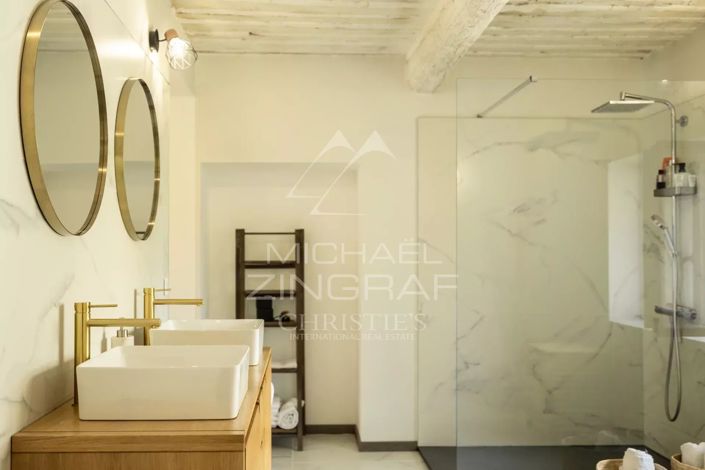 Image No.8-6 Bed House for sale