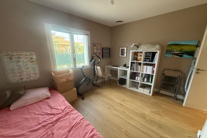 Image No.11-3 Bed House for sale