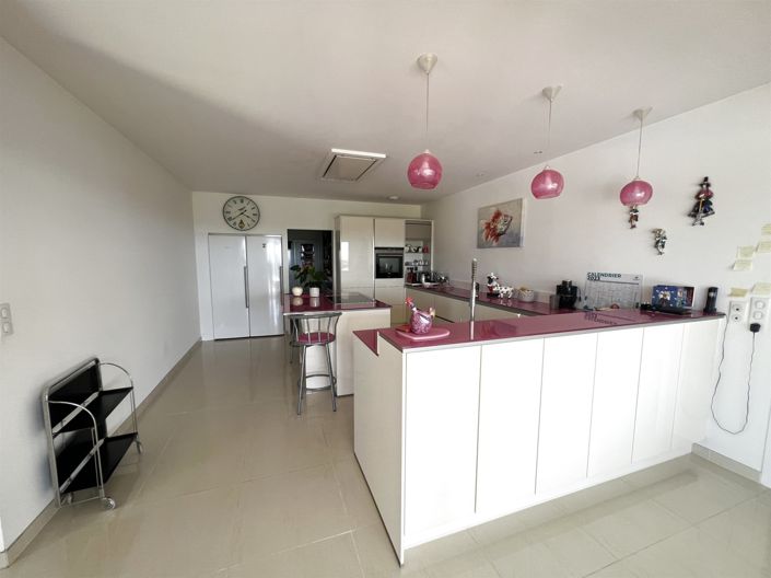 Image No.11-5 Bed House for sale