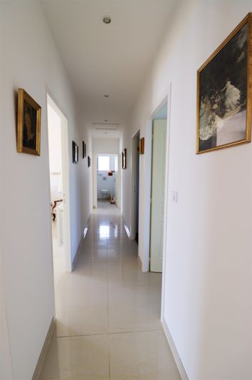 Image No.12-5 Bed House for sale