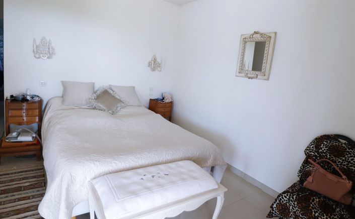 Image No.17-5 Bed House for sale