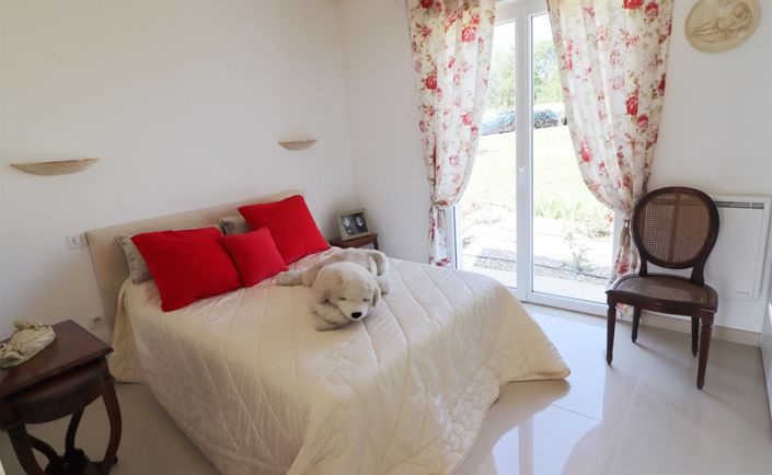 Image No.18-5 Bed House for sale