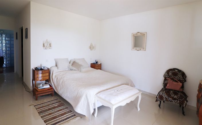 Image No.19-5 Bed House for sale