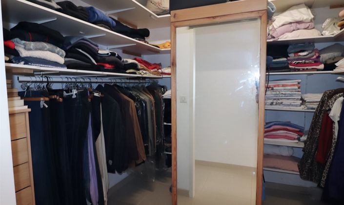 Image No.20-5 Bed House for sale