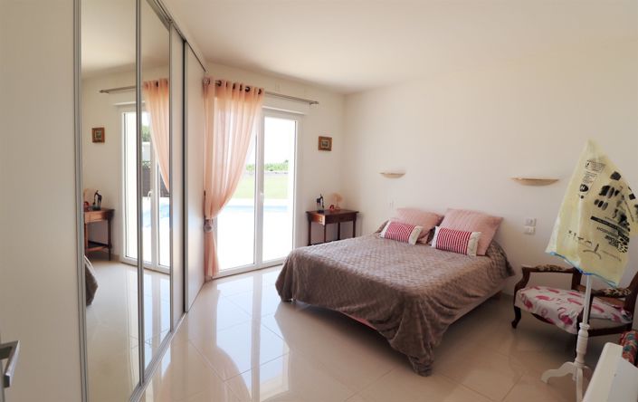 Image No.3-5 Bed House for sale