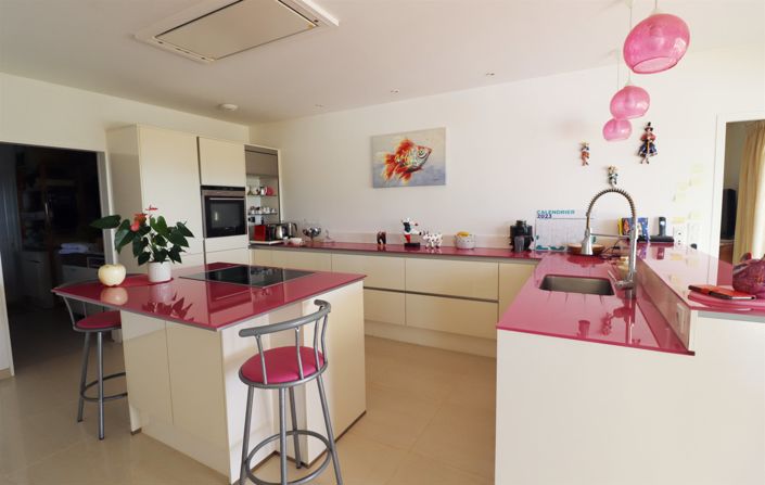 Image No.9-5 Bed House for sale