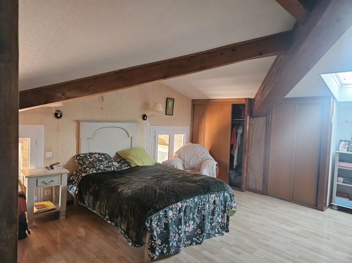 Image No.6-5 Bed House for sale