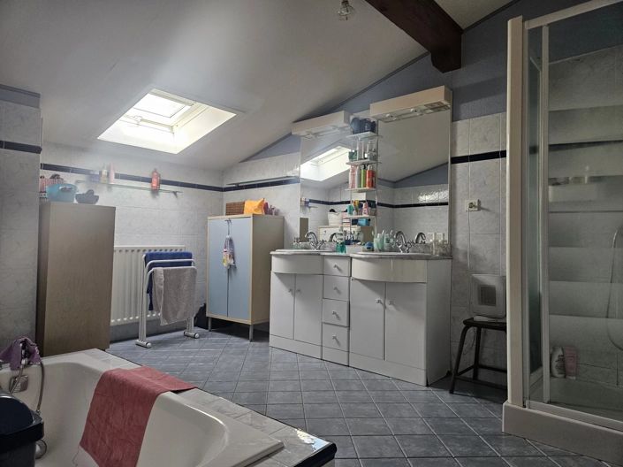 Image No.8-5 Bed House for sale