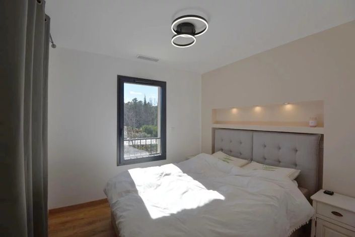 Image No.10-3 Bed House for sale