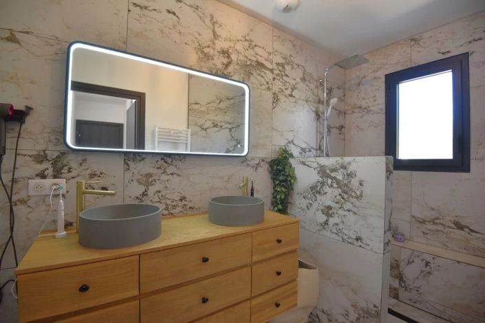 Image No.11-3 Bed House for sale