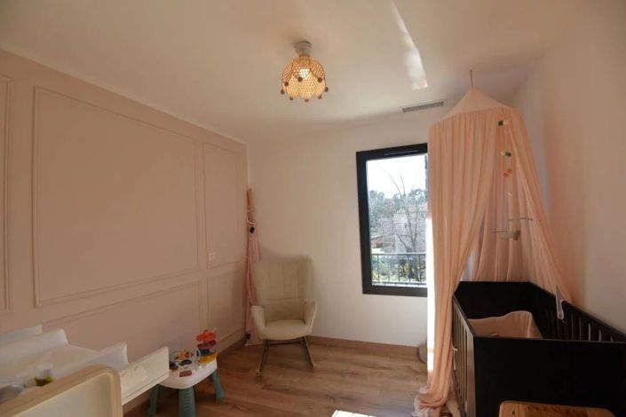 Image No.9-3 Bed House for sale