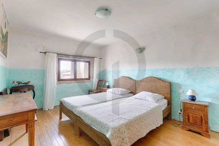 Image No.24-6 Bed House for sale