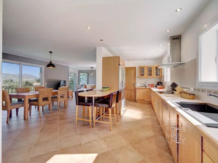 Image No.5-Maison de 4 chambres à vendre à Peymeinade