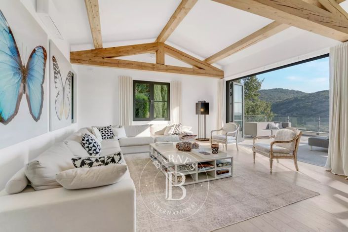 Image No.9-6 Bed House for sale