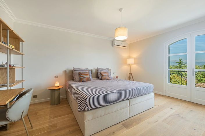 Image No.17-5 Bed House for sale